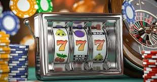 BandarQ betting interface on mobile phone with card display and bet placement controls